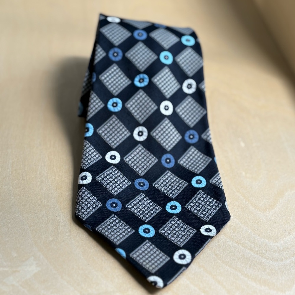 Geometric Patterned Tie